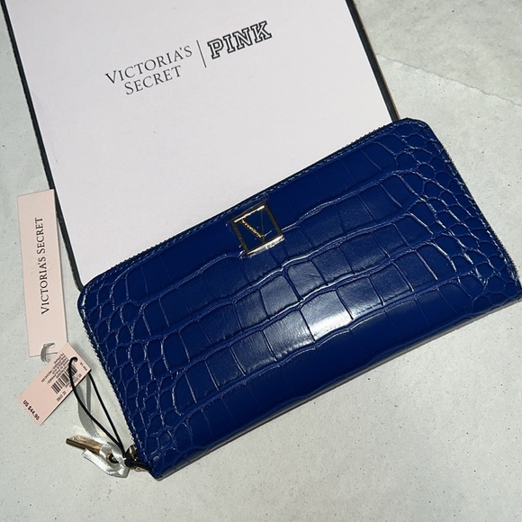 Victoria’s Secret Large Zip Up Wallet - Picture 1 of 9